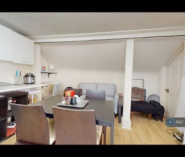 1 bedroom in a flat share to rent - Photo 1