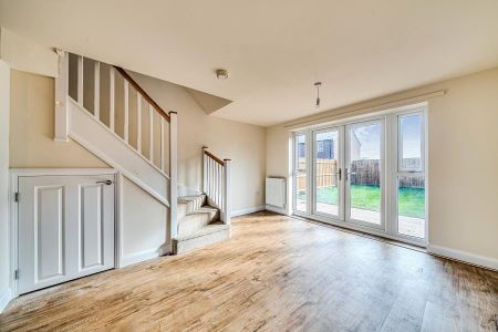 Ilex Drive,Fiddington Fields, Tewkesbury, Gloucestershire - Photo 2