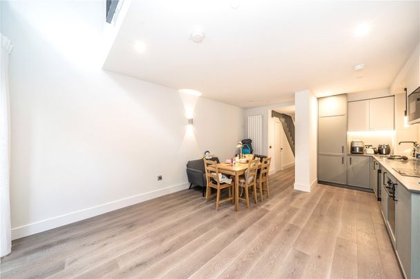 Windsor Square, Royal Arsenal Riverside, London, SE18 6HS - Photo 1