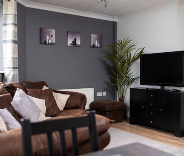 2 Bed Flat, Bursledon Road, SO19 - Photo 1