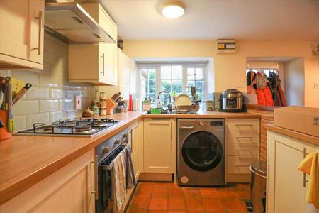 2 bedroom end of terrace house to rent - Photo 4