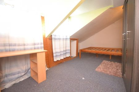 2 bedroom Flat To Let - Photo 3