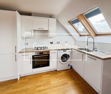 High Street, Leatherhead, KT22 - Photo 2