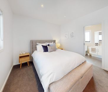 Super Spacious Townhouse - Photo 2