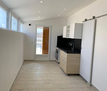 Location Appartement 2 pièces 38m² SIX FOURS LES PLAGES 83140 - Photo 4