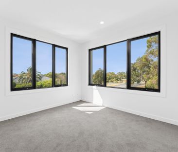 Refined Contemporary Living with Exceptional Finishes - Photo 3