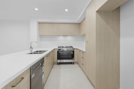 Luxe Family Retreat in Oran Park - Photo 3