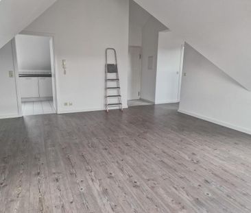 Schöne 3,5-Zimmer-Dachgeschosswohnung in zentraler Lage von Ammerbu... - Photo 3
