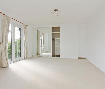 4 bedroom detached house to rent - Photo 3