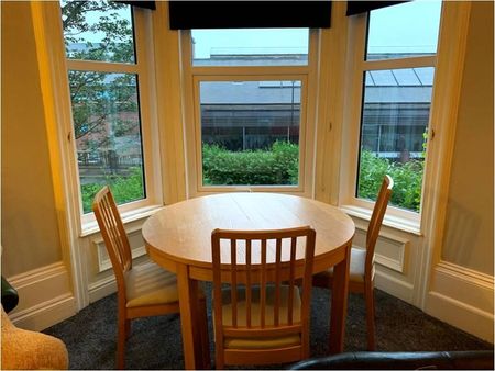 3 bedroom flat to rent - Photo 3