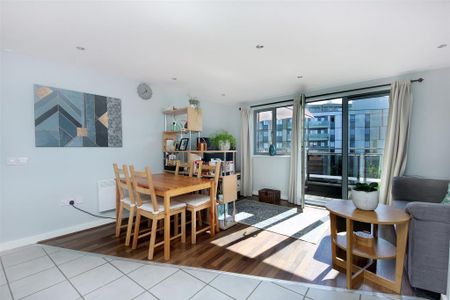 2 bedroom flat to rent - Photo 2