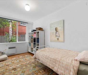 Caulfield North - Photo 3