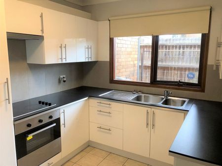 Three Bedroom Townhouse with Air Conditioning - Photo 3