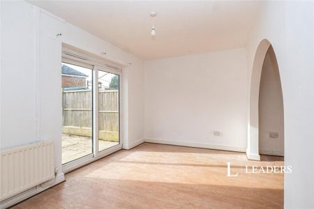 4 bedroom terraced house to rent - Photo 3