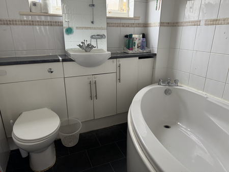 3 bedroom detached house to rent - Photo 4