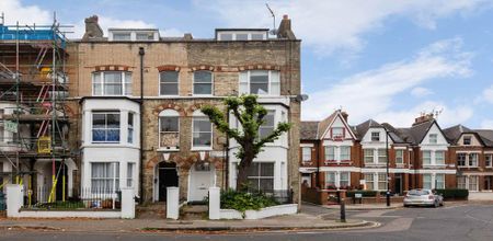 1 Bedroom, 1 bath, 1 reception Flat - Photo 3