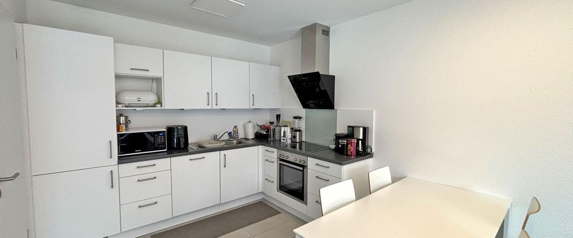 2-Zimmer-Wohnung mit einer Einbauküche und einem Stellplatz in der Stadtmitte - Foto 1