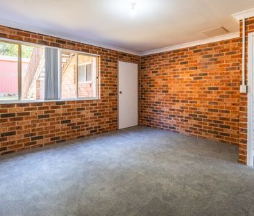 Large family home within walking distance to the water's edge - Photo 5