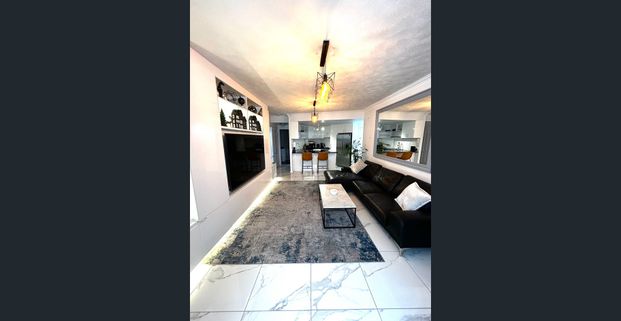 2B 2B 1C fully furnished inner-city sanctuary $1000 (inc. water) - Photo 1