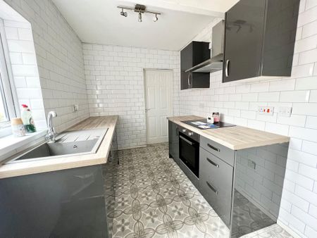 2 bedroom flat to rent - Photo 4