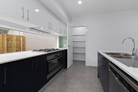 20 Voyage Street, Newport QLD 4020 - House For Rent - $950 | Domain - Photo 4