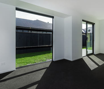 Modern 4-Bedroom Home Opposite Reserve in Lincoln - Photo 2
