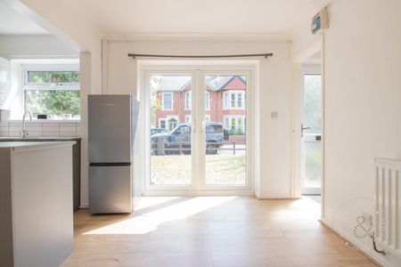 1 Bedroom Flat - Photo 4