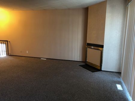 Spacious Upper Level 3 Bedroom Suite in Red Deer! - Photo 2