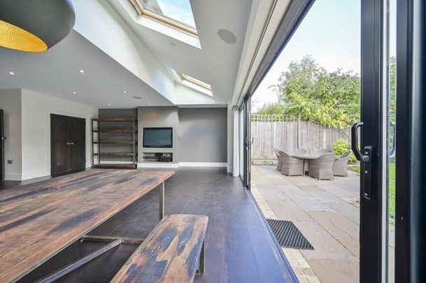 6 bedroom detached house to rent - Photo 1