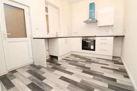 2 bedroom terraced house to rent - Photo 3