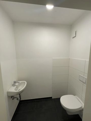 Gelegenheit: Neuwertige, helle 2-Zimmer-Wohnung mit möblierter Küche, Balkon und tollem Innblick in Obernberg - Photo 4