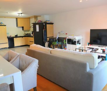 Ruim en licht duplex-appartement met 2 slaapkamers en autostaanplaa... - Foto 4