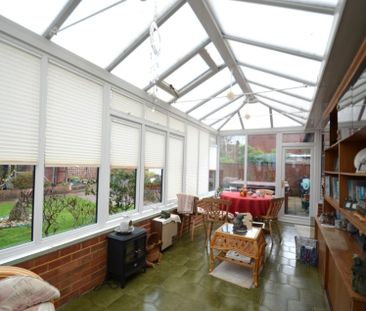 3 bedroom Detached bungalow to rent - Photo 3