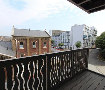 2 bedroom apartment to rent - Photo 3