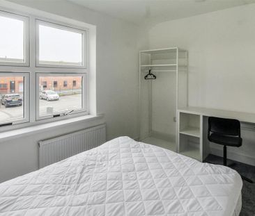 1 bedroom in a house share to rent - Photo 3