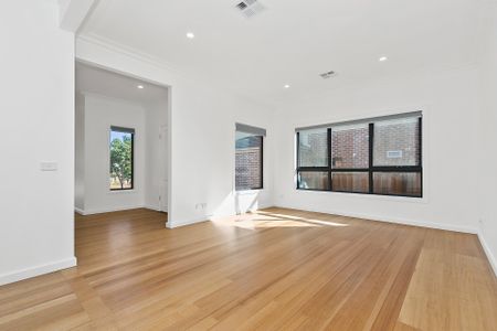 13 Deakin Street, Mitcham - Photo 3