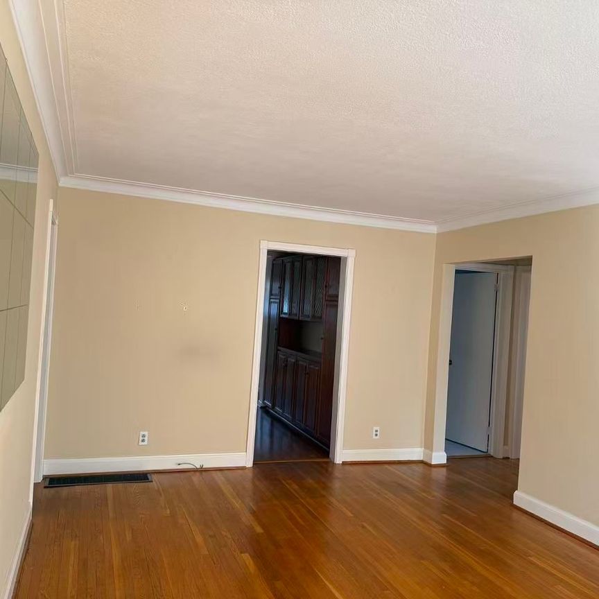 For Lease - 274 Elmwood Avenue, Toronto, Ontario - Photo 1