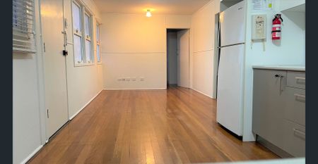 Spacious Lowset 3-Bedroom Unit in Prime Herston Location - Photo 2