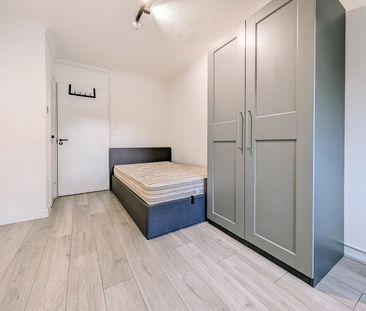 Studio Flat, Peacehaven, W3 - Photo 2