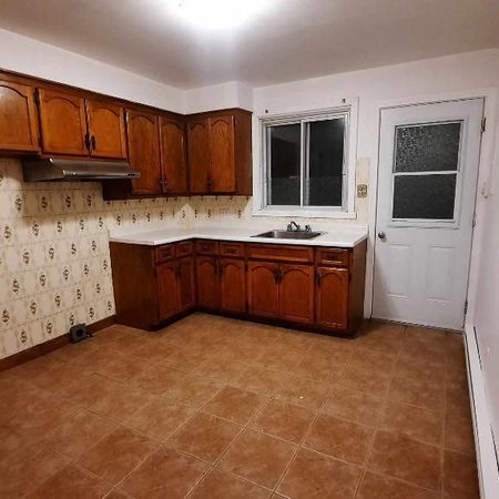 Appartement 7 ½ sur 2 étages à louer. Dispo à partir du 1er février 2026 ! - Photo 4