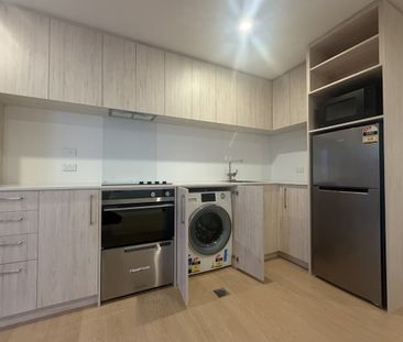 Stylish City Living - Modern 1-Bedroom Townhouse, Walk to Everything! - Photo 3