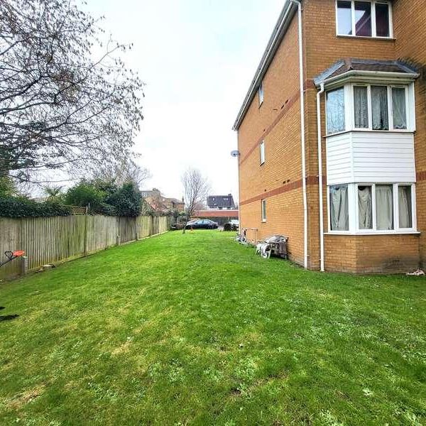 Knightsbridge Court, Langley, SL3 - Photo 1