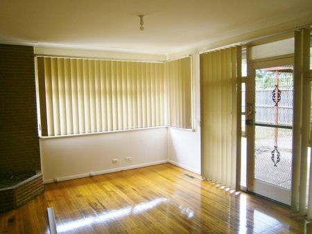 3 BEDROOM FAMILY HOME - Photo 2