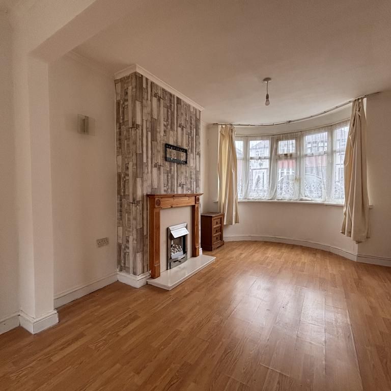 3 bedroom semi-detached house to rent - Photo 1