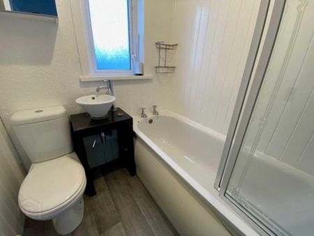 107 Ravenhill Gardens, Ravenhill, Belfast, BT6 8GQ - Photo 2