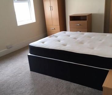 4 bedroom terraced house to rent - Photo 2