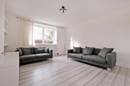 3 bedroom flat to rent - Photo 2