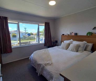 Fully Fenced Family Home! - Photo 3