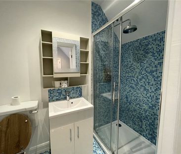 A beautifully presented one bedroom flat in private grounds in this... - Photo 5