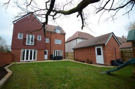 Westcroft Close, Earley, RG6 - Photo 2